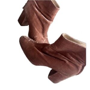 Zara Velvet Heeled Boots in pink